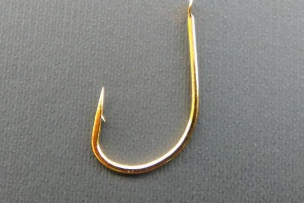 传统钓法使用哪种调性鱼竿，软硬适中的鱼竿更佳
