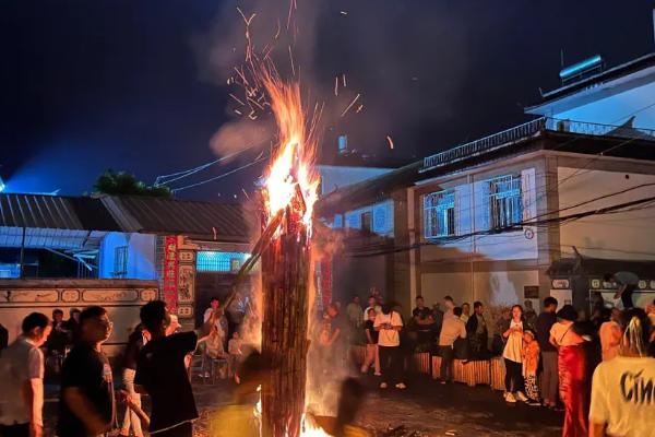 哪天举行火把节，主要集中在农历六月二十四日