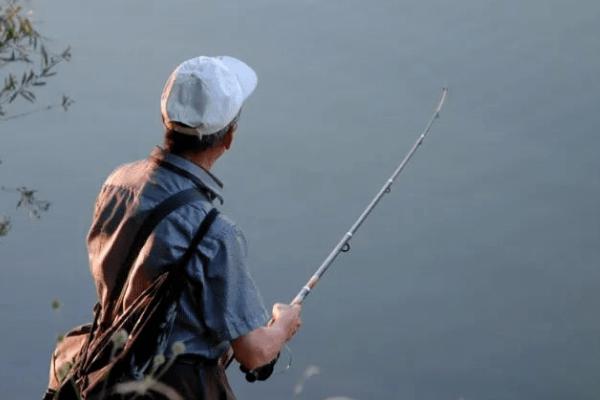 春季钓鱼适宜水深，连续高温要钓浅