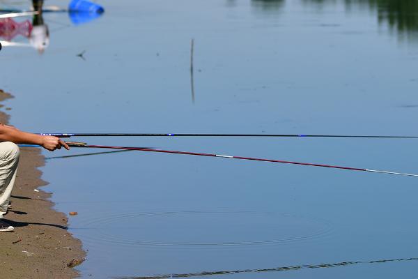 三月雨后如何钓鱼，首选水深1-2米的浅滩作为钓点