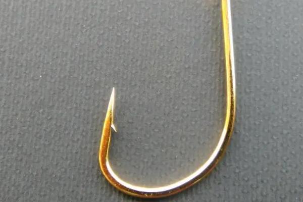 钓鳊鱼适合用几号钩，根据鱼情、水情和季节选用