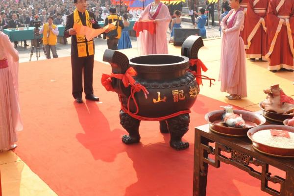 南方立冬习俗，包括祭祀、补冬、酿黄酒等活动