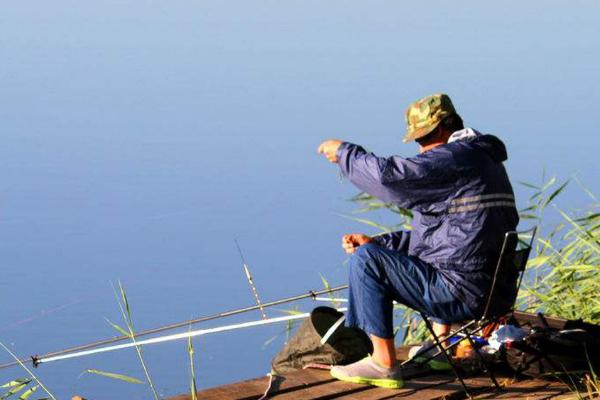 钓鲤鱼是钓底还是钓浮，可以钓底也可以钓浮
