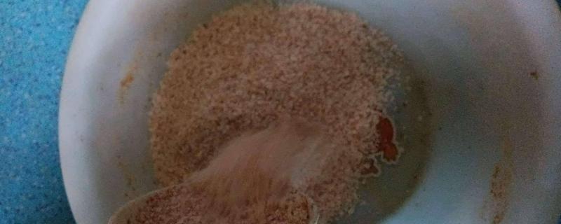 饵料入水就化如何解决，添加拉丝粉或粘粉可提高粘性