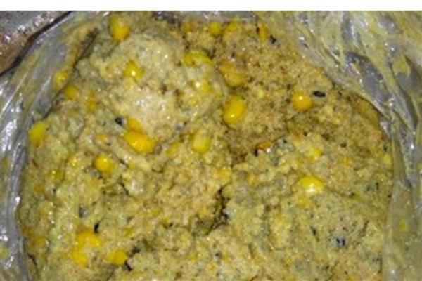 钓白条鱼用什么饵料，可选择自然饵或商品饵