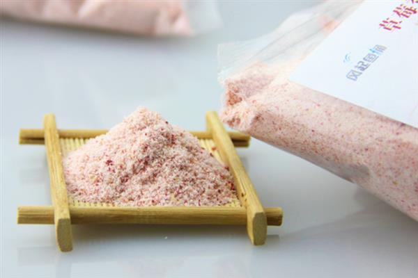 钓鲫鱼用什么饵料，可选择红虫、蚯蚓等