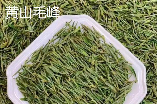 绿茶怎么冲泡，向茶杯注水让热水冲动茶叶