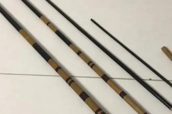 传统钓鱼竿是10米还是12米好，取决于钓点