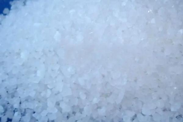 碳铵的特点，具有快速、双重肥效、性价比高等特点