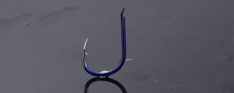 野钓鲫鱼的鱼钩选择有倒刺还是无倒刺，没有倒刺更容易刺穿鱼嘴、更方便卸鱼