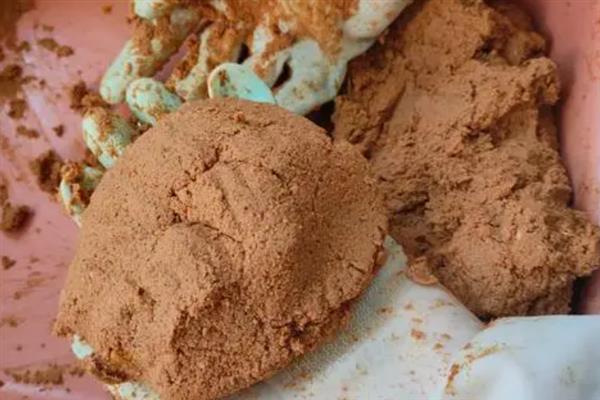 台钓鲤鱼用什么味型的饵料，可以选择甜味、薯香味、腥味的饵料