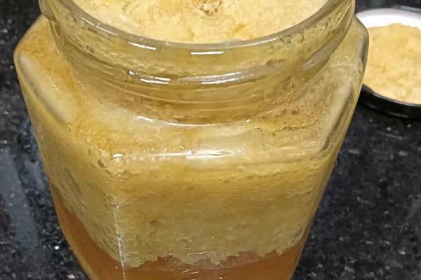 变质的蜂蜜能不能吃，食用后容易引起食物中毒