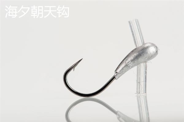 朝天钩怎么绑，主线套在钩槽中对齐钩尖再拉紧
