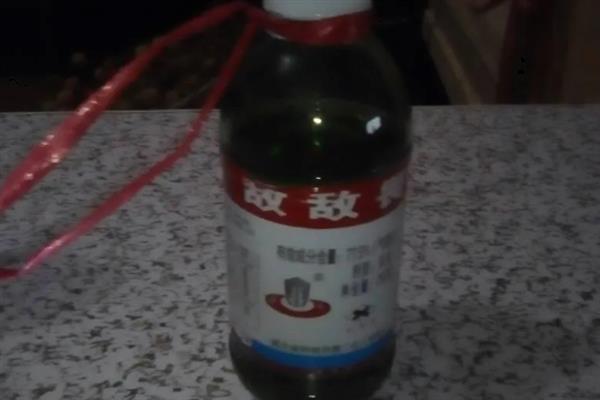 敌敌畏的室内使用方法，与清水按照1：10的比例配制