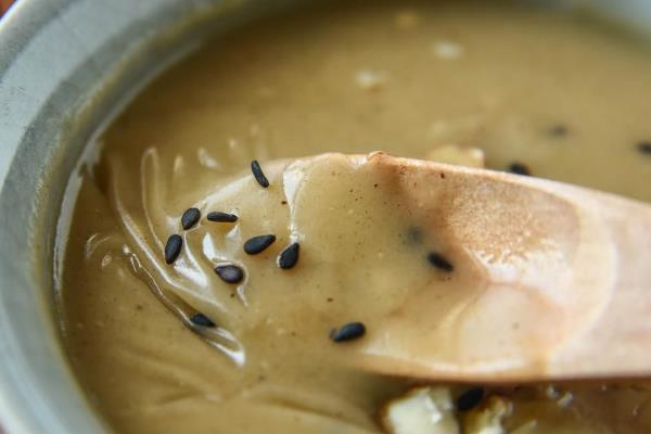 河南省台前县的特产，吴坝大蒜被视为上乘调味品