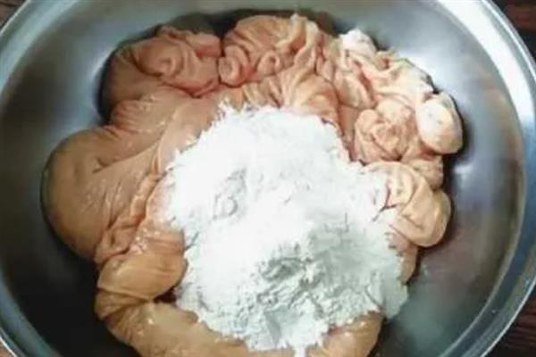 快速翻转猪大肠的方法，以下3种方式均可快速翻转