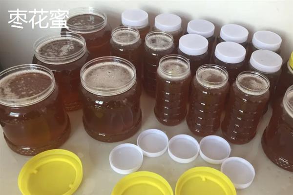 蜂蜜的种类，常见的有槐花蜜、百花蜜等