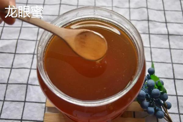 蜂蜜的种类，常见的有槐花蜜、百花蜜等