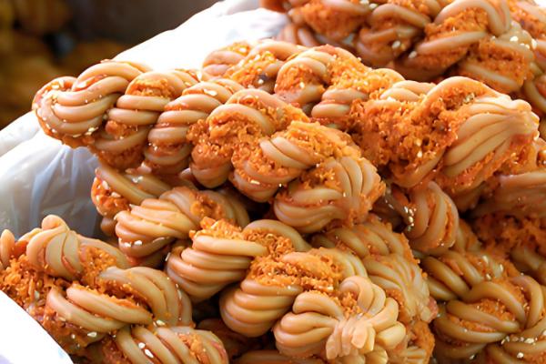 江西南昌的特产,有军山湖大闸蟹、生米藠头等