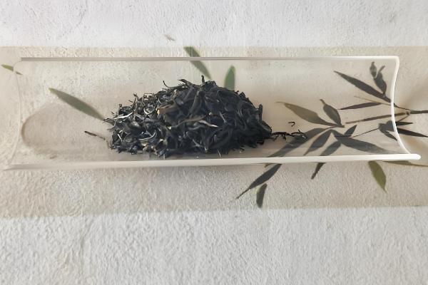 江西南昌的特产,有军山湖大闸蟹、生米藠头等