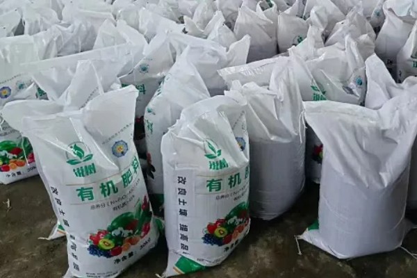 有机肥用什么做的，可以用农业废弃物、禽畜粪便等制作