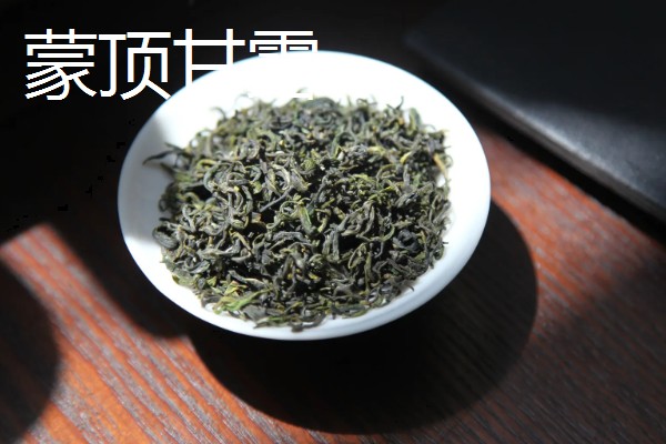 绿茶的品种，常见的有碧螺春、松峰绿茶等