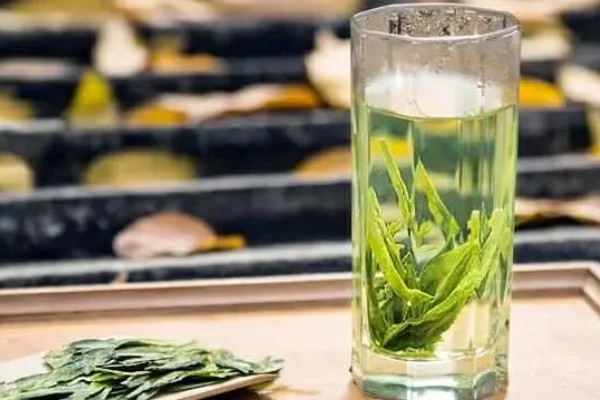 绿茶的品种，常见的有碧螺春、松峰绿茶等