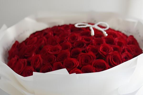 18朵玫瑰的含义，代表真诚、坦白、爱情