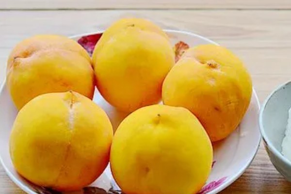 黄桃如何挑选,可以看产地、大小等