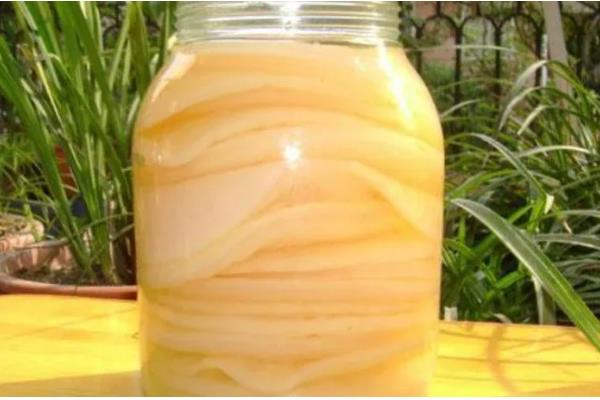 红茶菌如何制作，糖、茶和水要按比例准备好