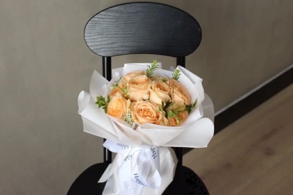 香槟玫瑰的含义，代表纯洁自然、友情友谊等意思