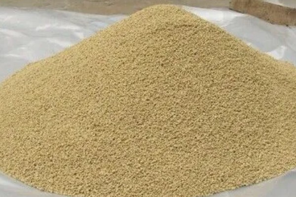 中猪的饲料配方，有贝壳粉、食盐等