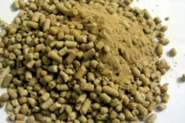 中猪的饲料配方，有贝壳粉、食盐等