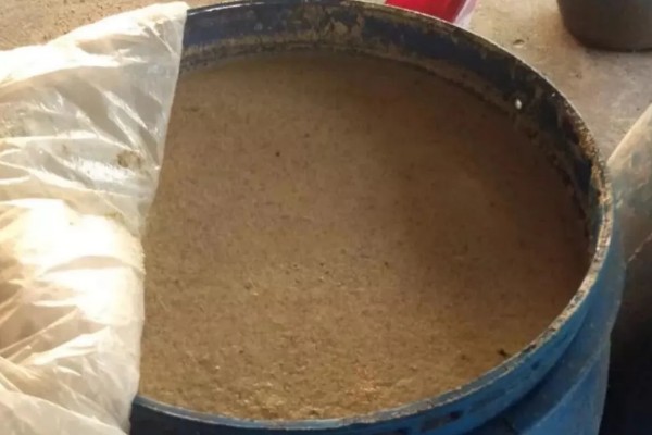 玉米芯怎么做饲料，首先要用粉碎机对玉米芯进行加工