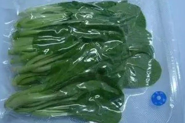 绿叶菜的保存方法，用保鲜膜包裹可延长保鲜期