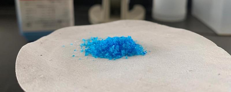 硫酸铜的灌根使用方法，一般是水溶后随水冲施