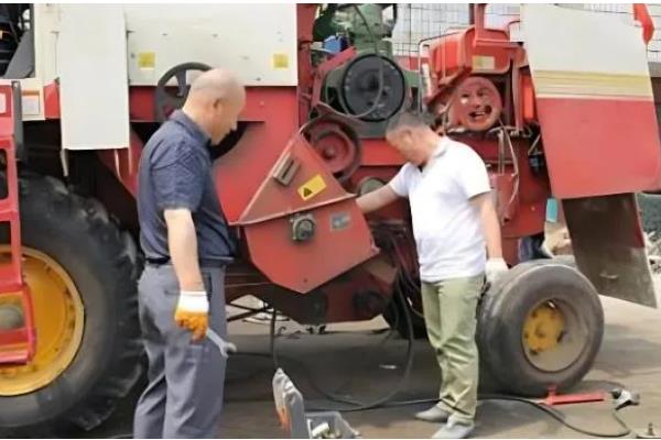 小麦联合收割机的维修,滚筒堵塞需及时改装滚筒