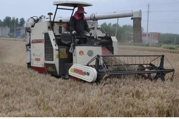 小麦联合收割机的维修,滚筒堵塞需及时改装滚筒