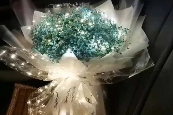 送花送满天星有哪些含义，寓意守望爱情、沉默爱情等