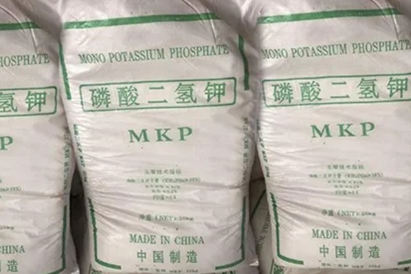 冲施肥的用法，将肥料兑水稀释后再倒入沟中或穴内