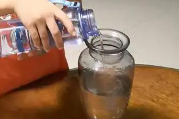 石腊红水培的方法，要选择比较健壮的枝条