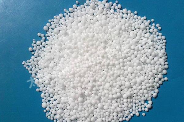 牡丹吊兰只长叶不开花的原因，可能是浇水过多所致