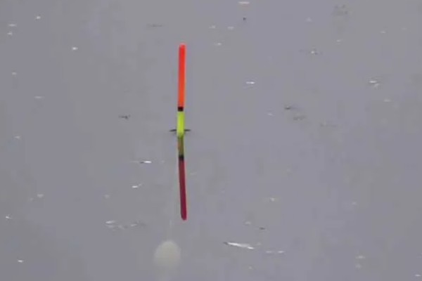 铅坠的作用，可以平衡线组