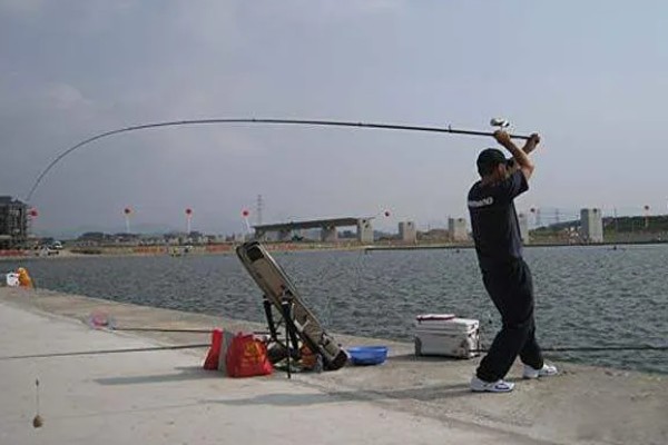 铅坠的作用，可以平衡线组