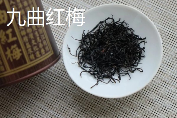 红茶与绿茶有什么区别,外形、制作工艺、口感等方面都不同