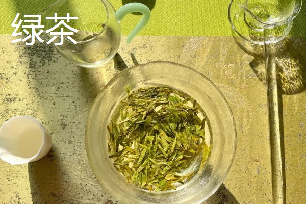 红茶与绿茶有什么区别,外形、制作工艺、口感等方面都不同