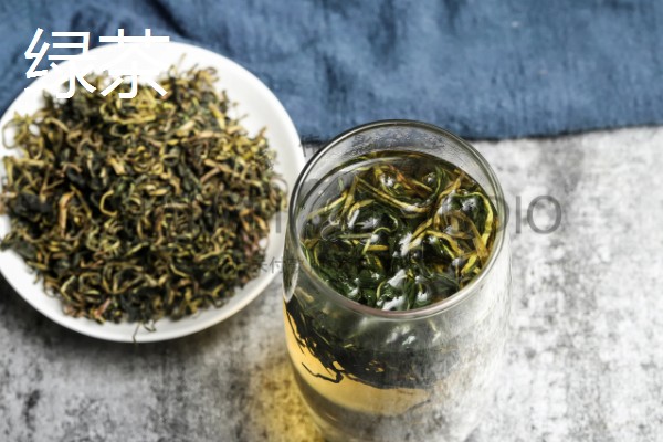 红茶与绿茶有什么区别,外形、制作工艺、口感等方面都不同