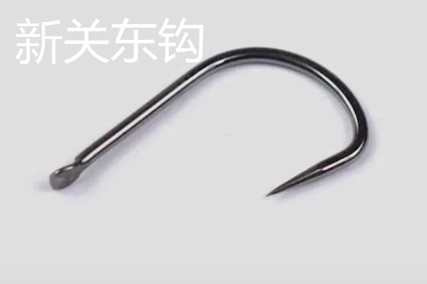 冬季黑坑钓鳊鱼选择哪种饵料，使用蚯蚓、红虫等活饵效果较好