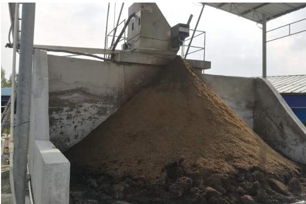 猪舍内的猪粪怎么处理，可以用机械清粪