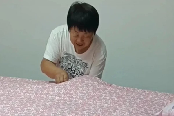 蚕茧做成蚕丝被的方法，可按以下步骤进行